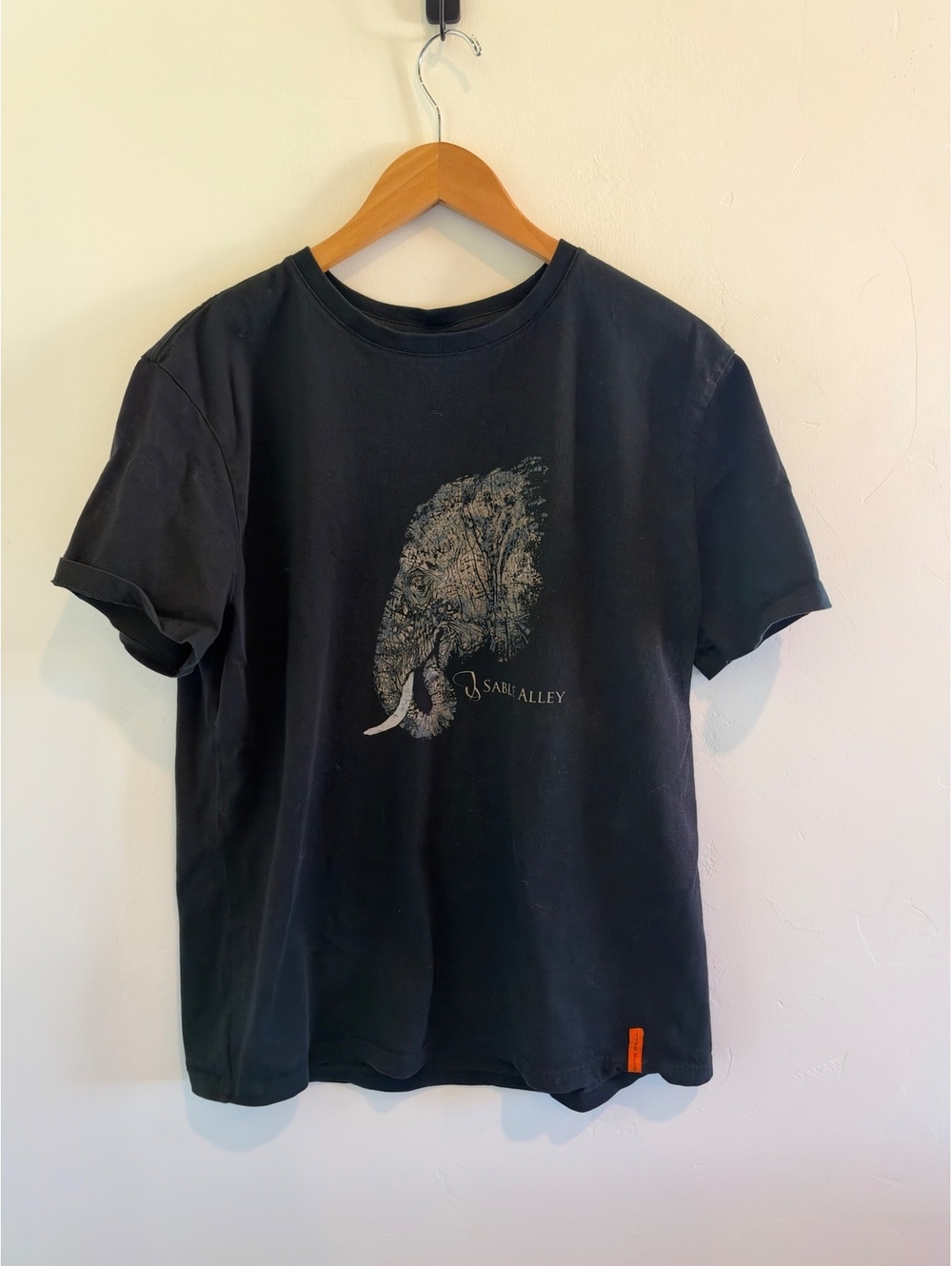 Vents Brull Sable Alley Natural Selection Elephant Graphic T-Shirt Black XL